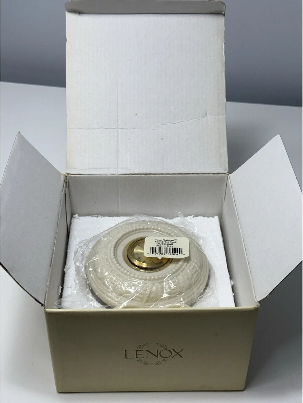Lenox Timely Traditions Quartz Ivory Porcelain Desk/Shelf Clock Small 4.75” T